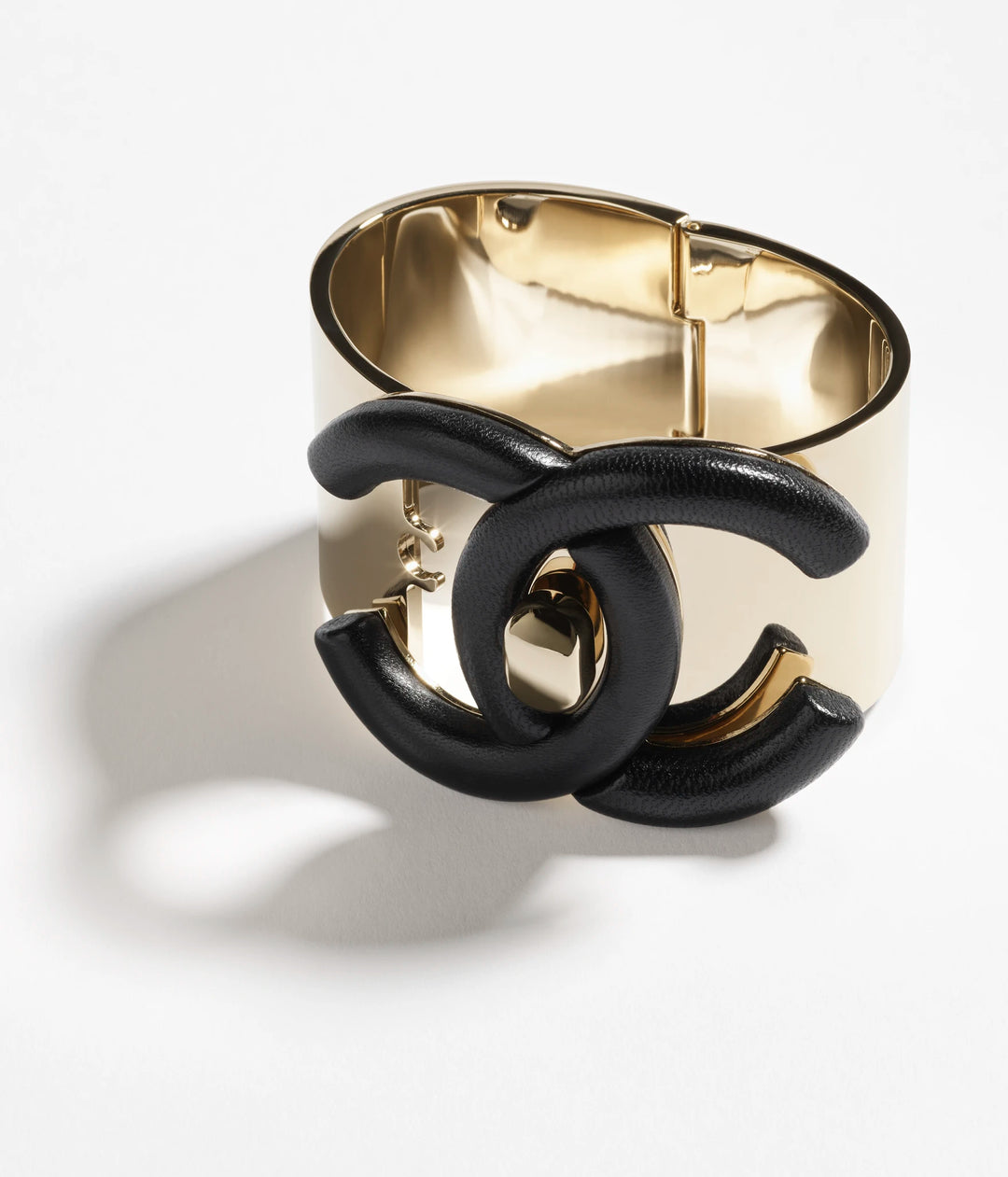 CHANEL Cuff Metal & Lambskin