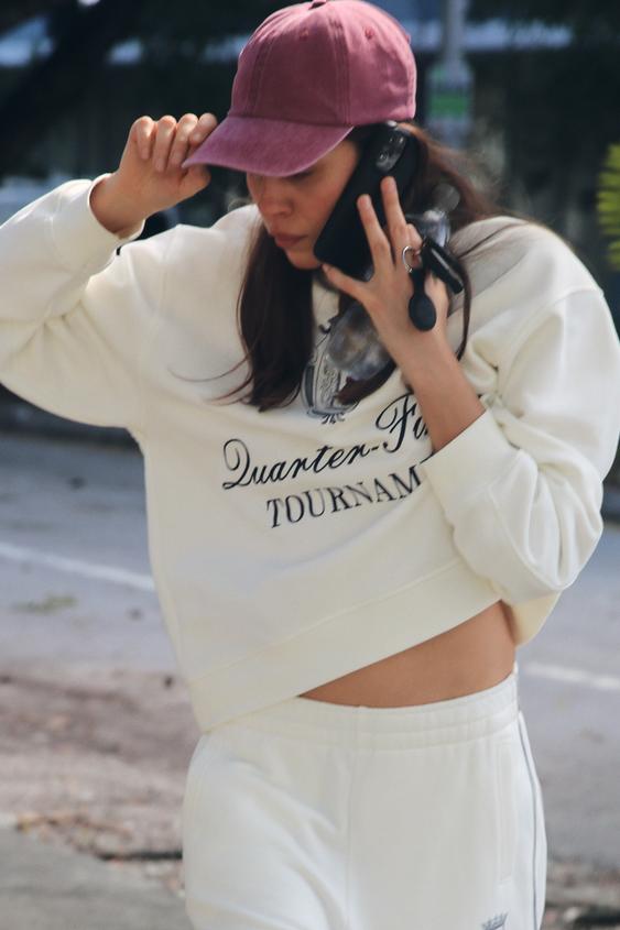 ZARA FRONT EMBROIDERY SWEATSHIRT