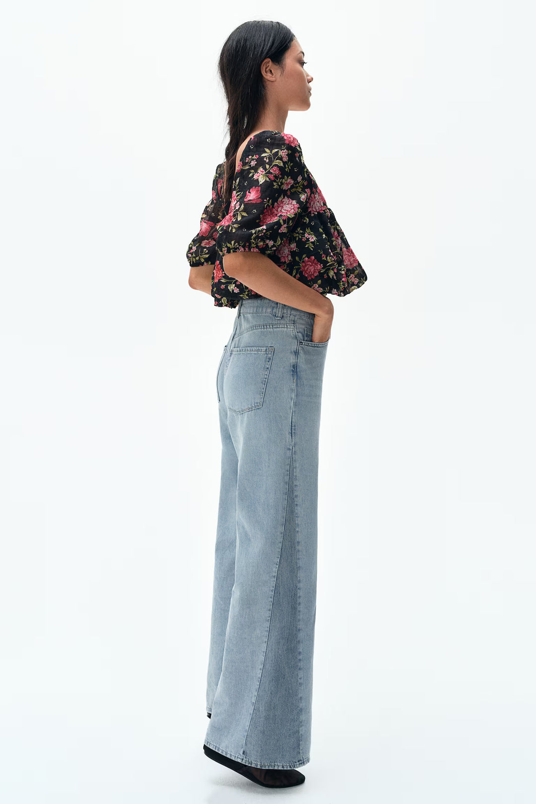 H&M Feather Soft Flared Ultra High Jeans