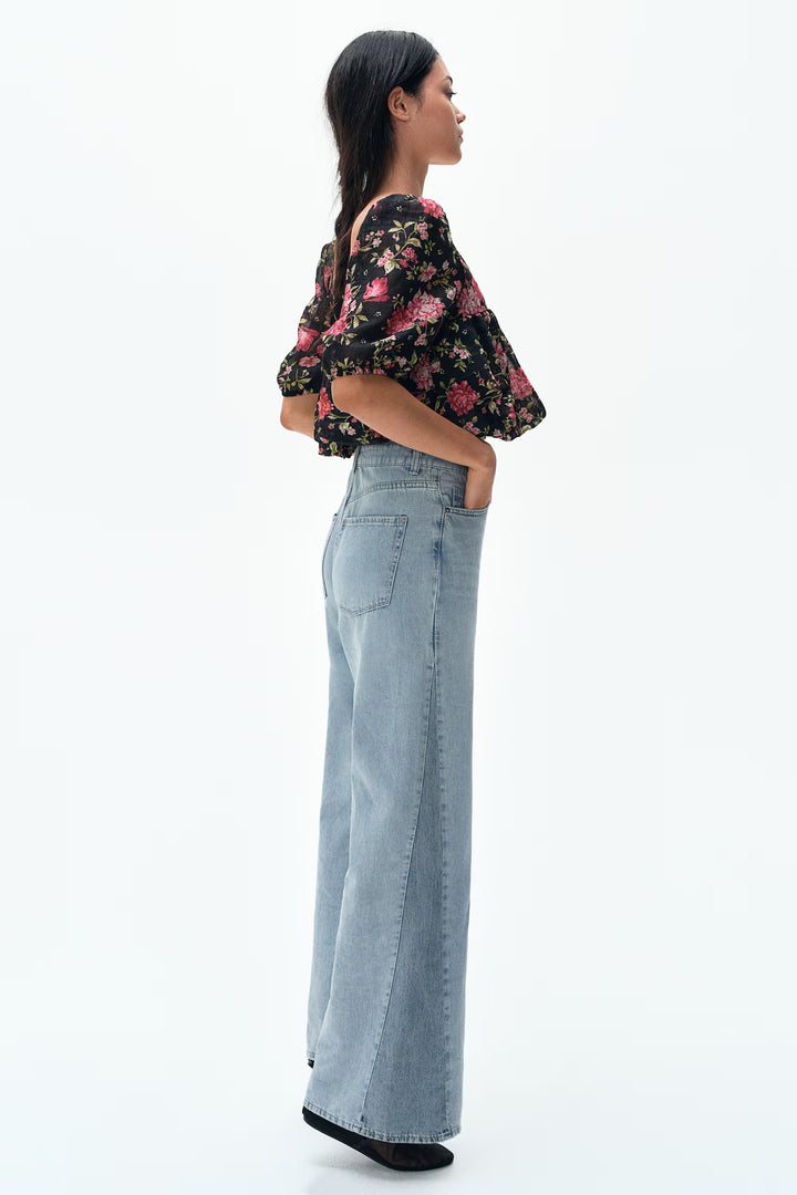 H&M Feather Soft Flared Ultra High Jeans