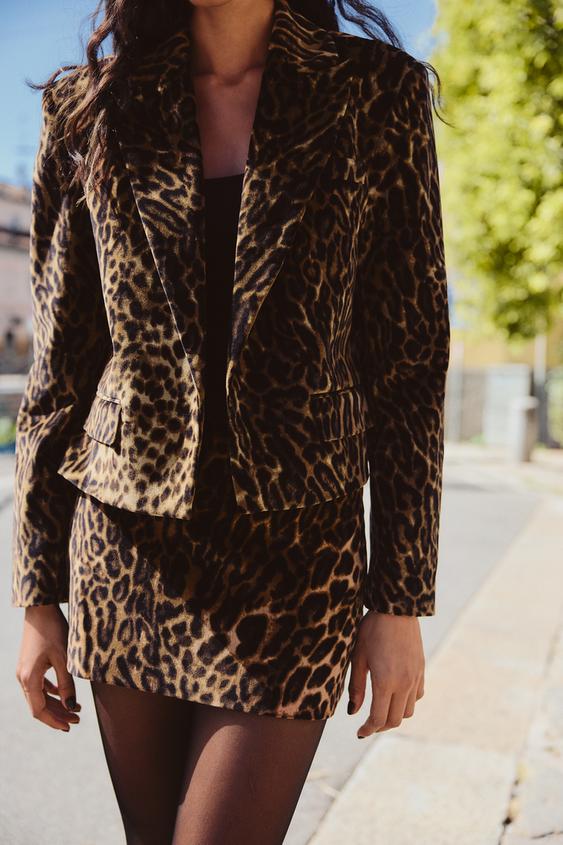 Zara ANIMAL PRINT CROP VELVET OVERSIZED BLAZER