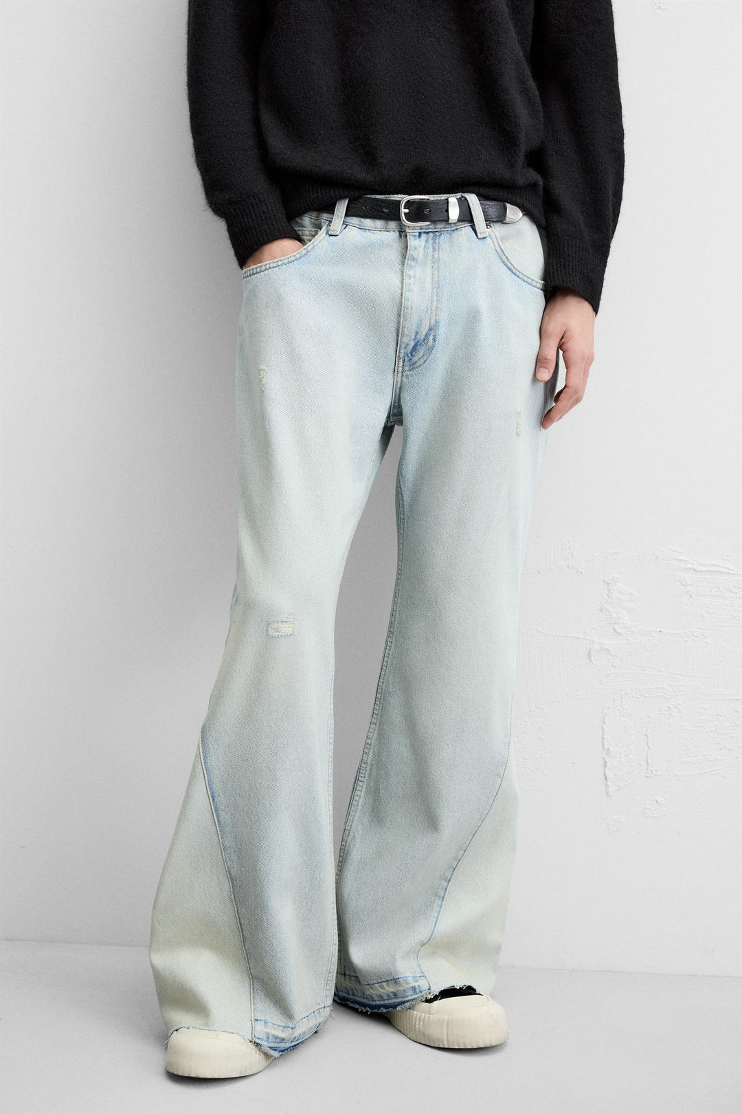 ZARA FLARED FIT JEANS