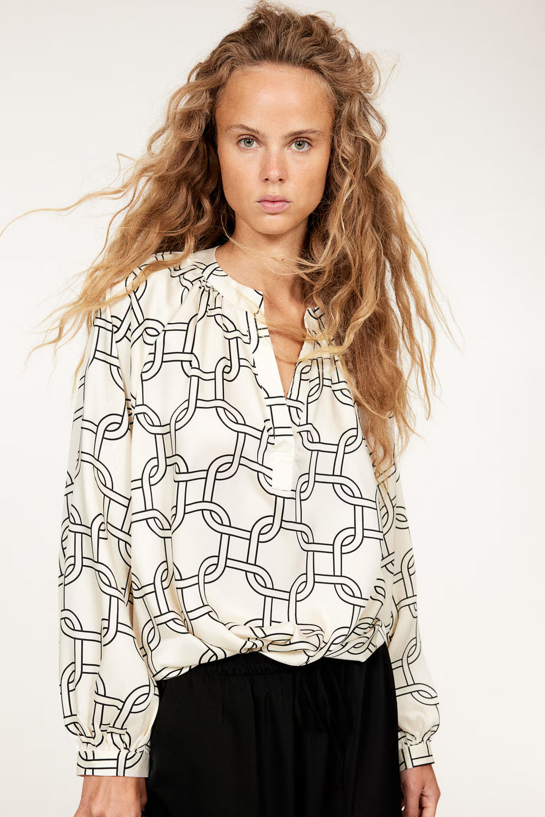 H&M Balloon-Sleeved Blouse