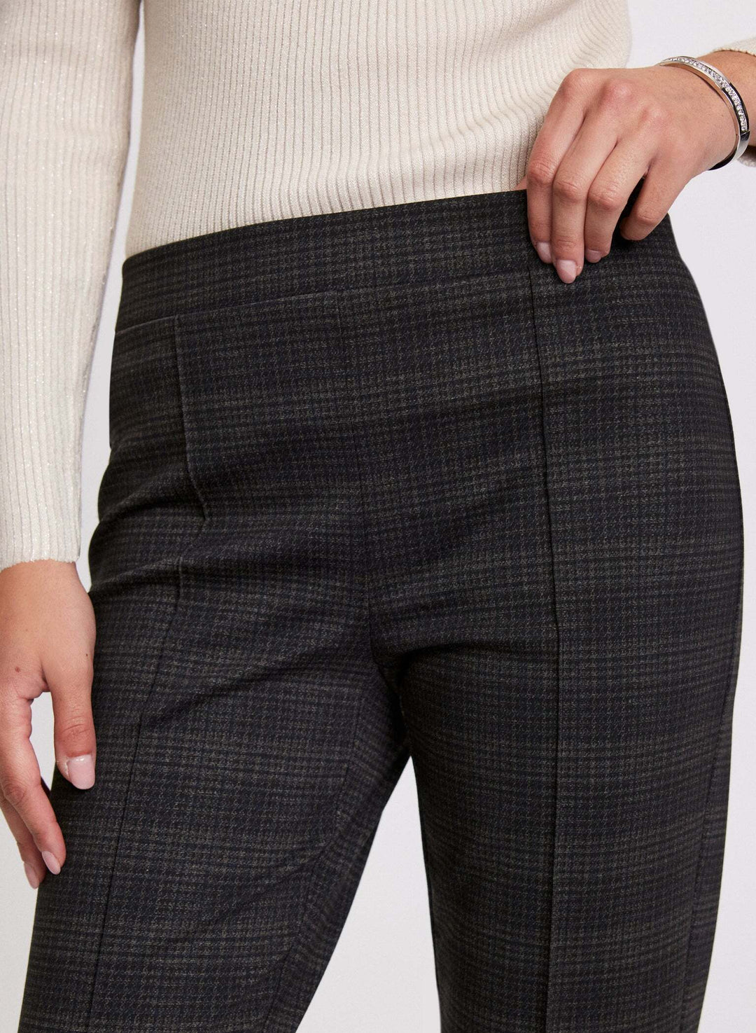 LAURA Sofia Plaid Print Slim-Leg Pants - Short