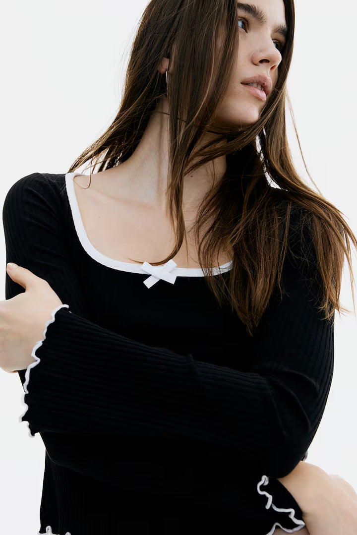 H&M RIBBED TOP WITH OVERLOCKED TRIM