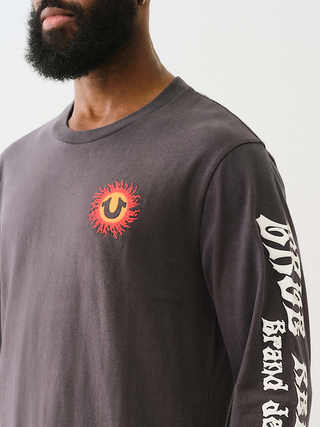 TRUE RELIGION BLAZING HORSESHOE LONG SLEEVE TEE