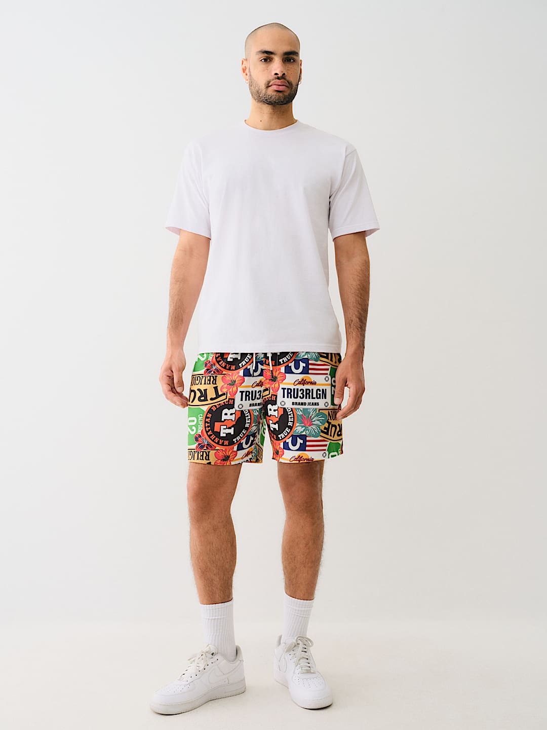 True Religion ALLOVER TROPICAL LOGO BOARD SHORT
