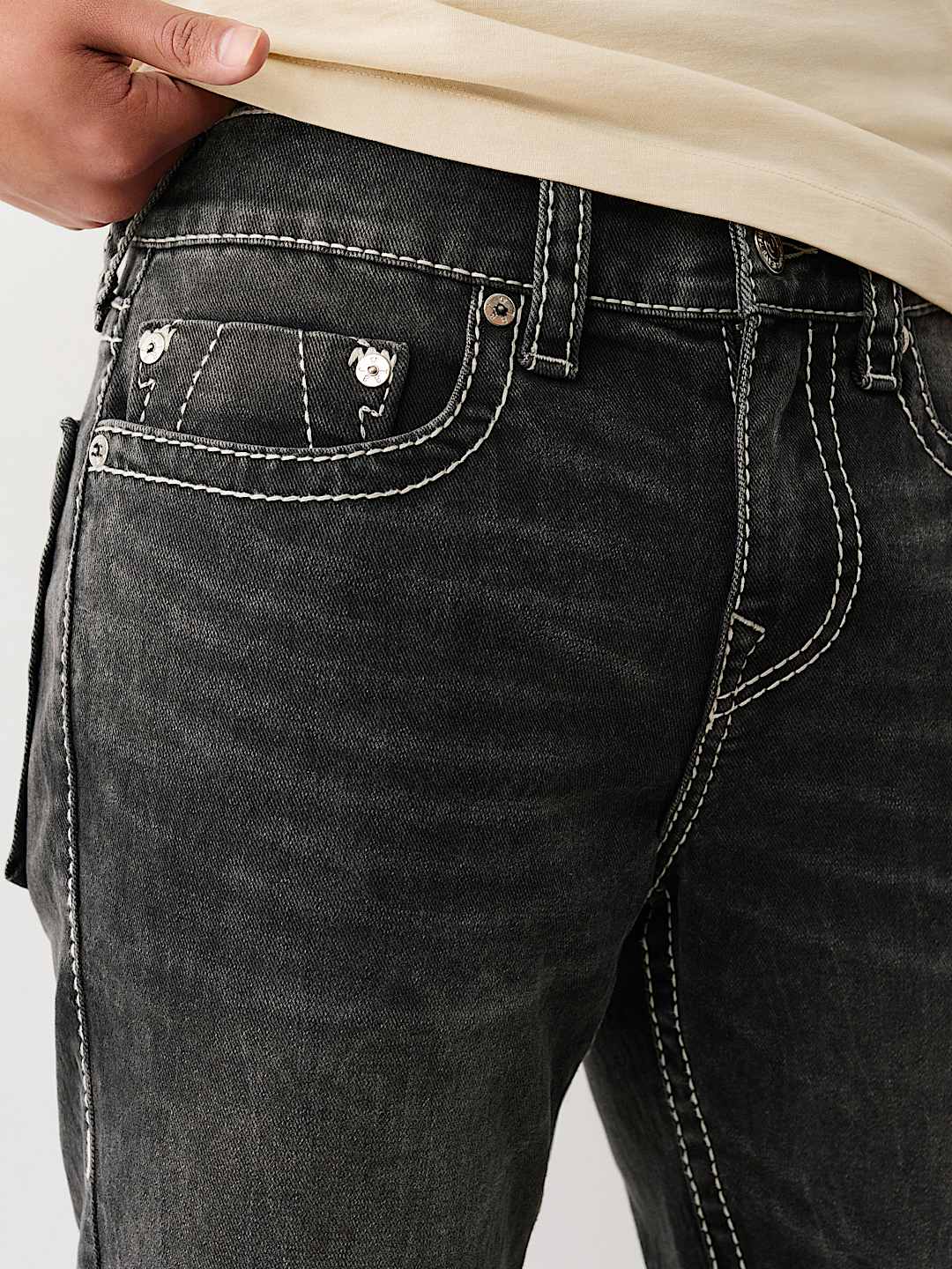 TRUE RELIGION RICKY BIG T HERITAGE HORSESHOE SHORT