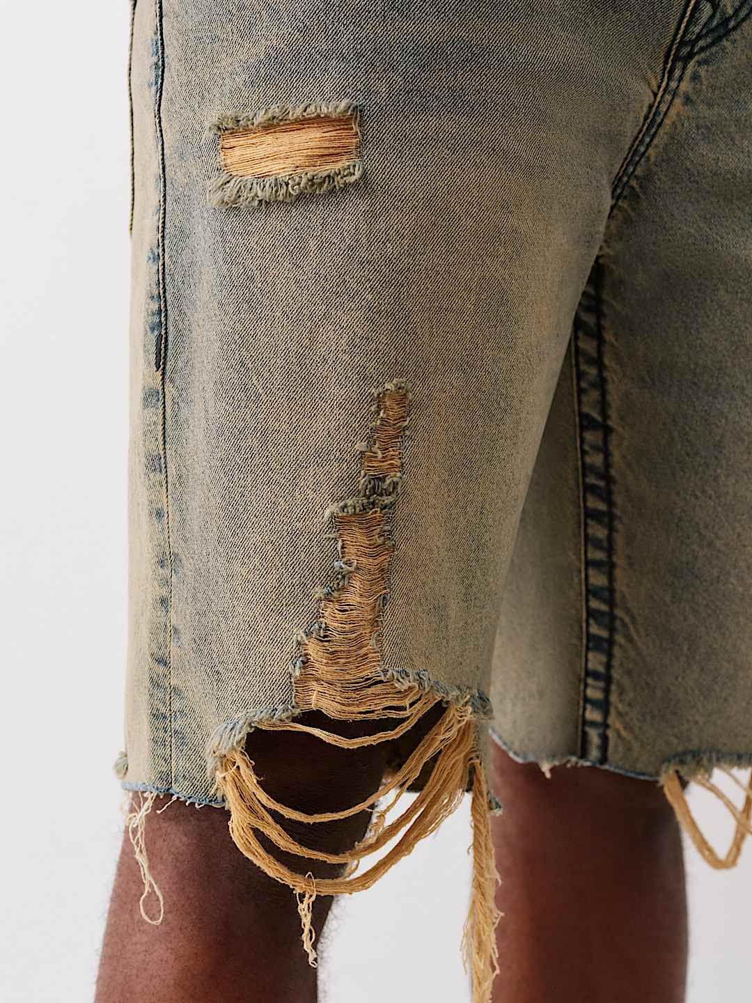 TRUE RELIGION BOBBY BIG T DISTRESSED SHORT