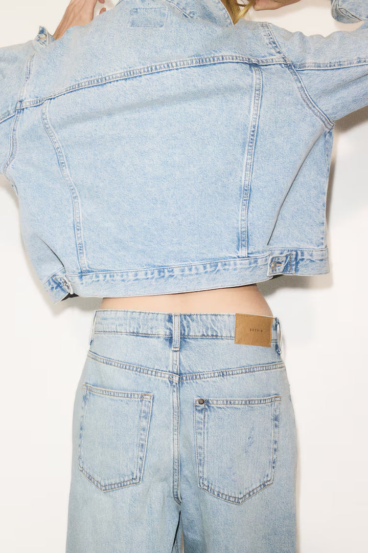 H&M HIGH-WAIST KNEE-LENGTH DENIM SHORTS