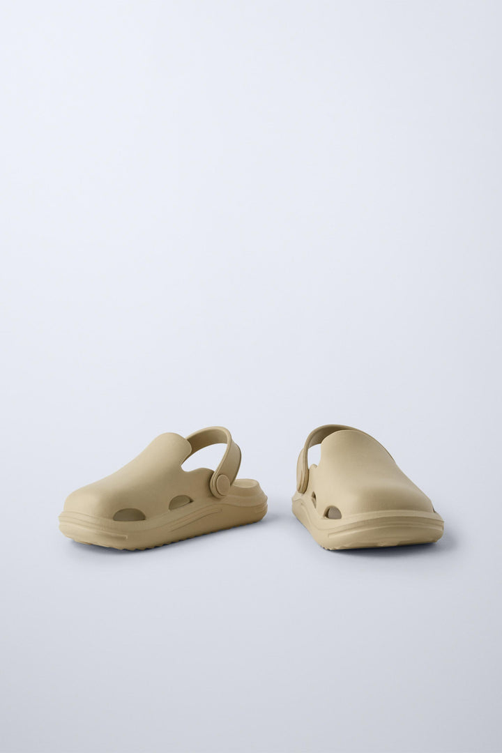 Zara Rubber pool clogs. Back elastic strap for a better fit. Rubber soles.