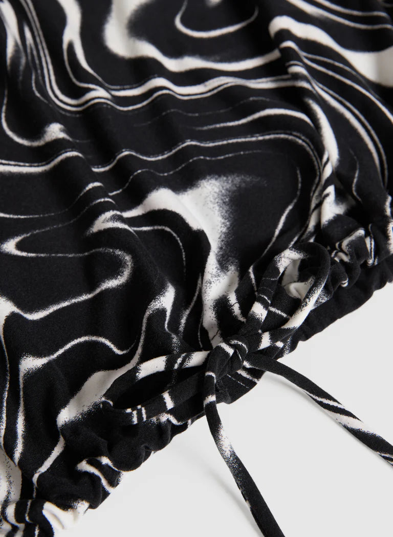 LAURA Wave Print Sleeveless Blouse