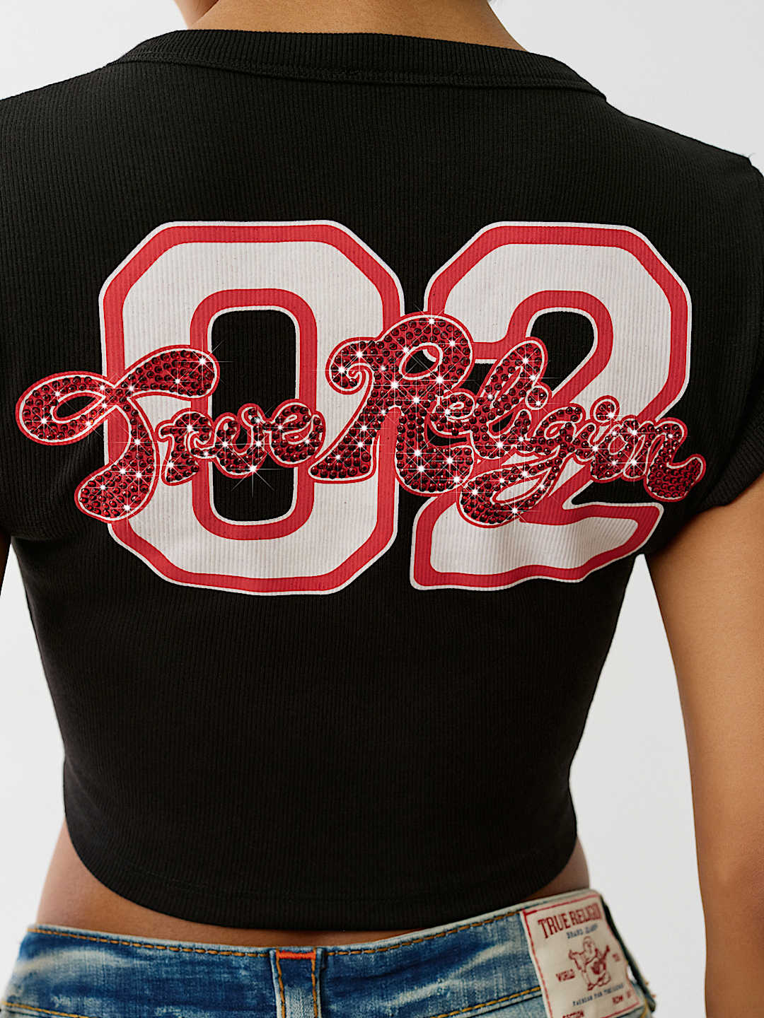 TRUE RELIGION ONLINE EXCLUSIVE CRYSTAL LOGO NOTCH BABY TEE