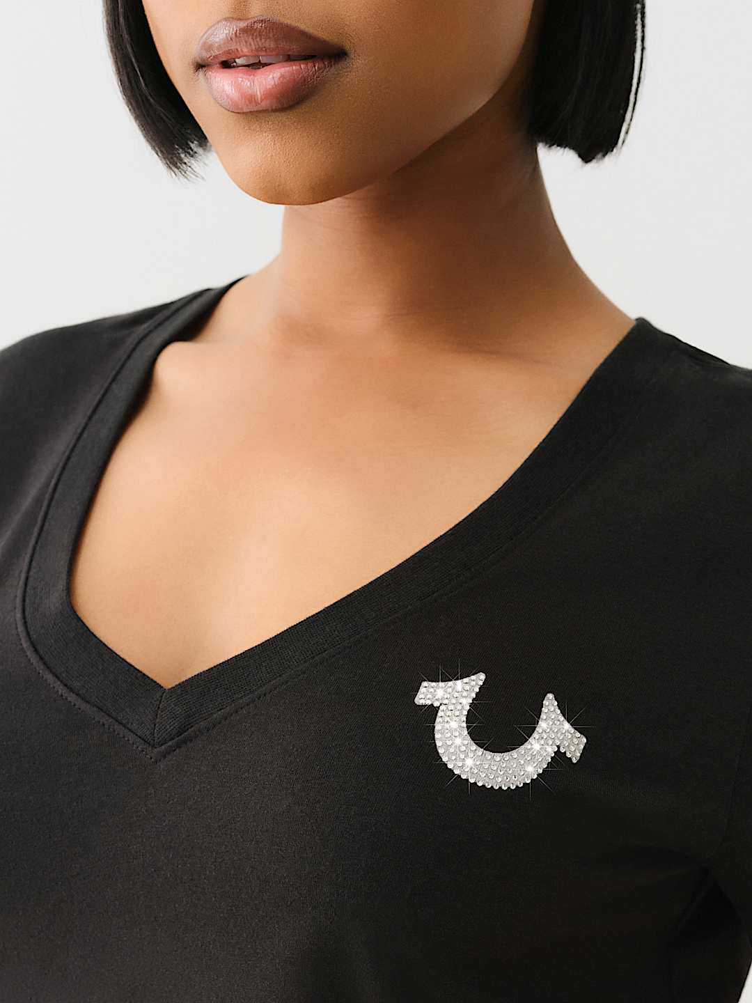 TRUE RELIGION BEST SELLER CRYSTAL OUTLINE V NECK TEE