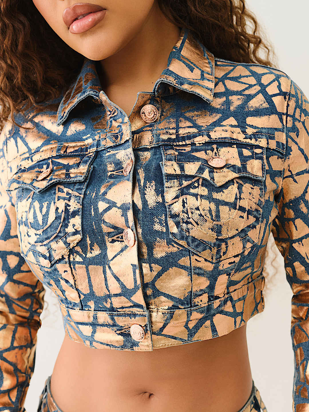 TRUE RELIGION ONLINE EXCLUSIVE CROPPED CRACKED FOIL DENIM JACKET