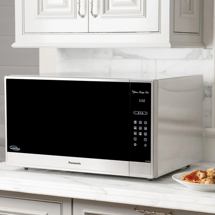 Panasonic 2.2 cu.ft. Cyclonic Wave Inverter Microwave, 1250W - NN-SE985S