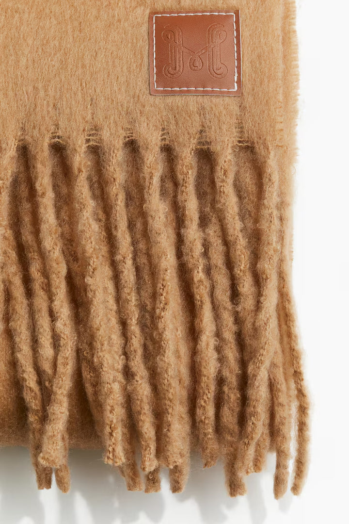H&M FLUFFY SCARF