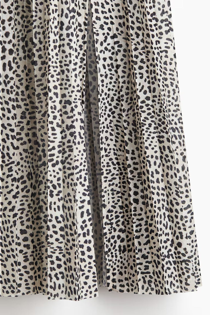 H&M PLEATED SKIRT