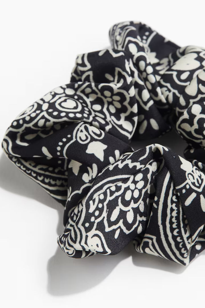 H&M LARGE SCRUNCHIE