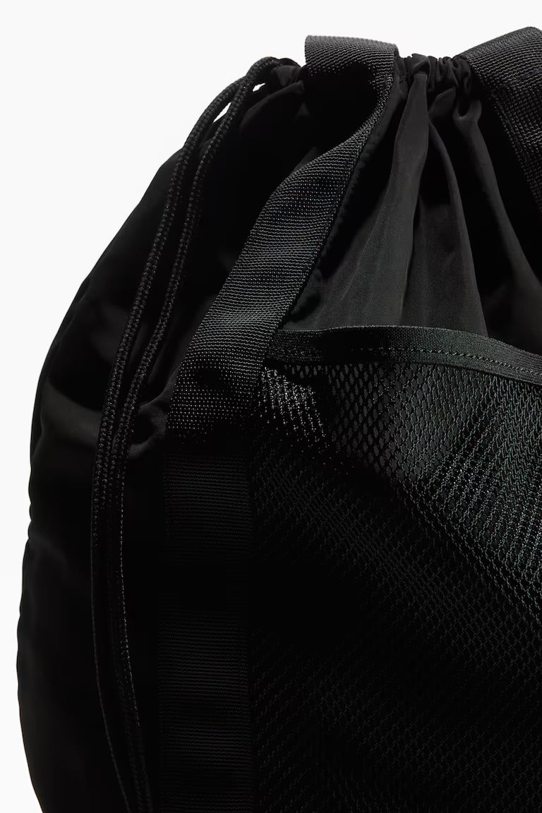 H&M WATER-REPELLENT GYM BAG