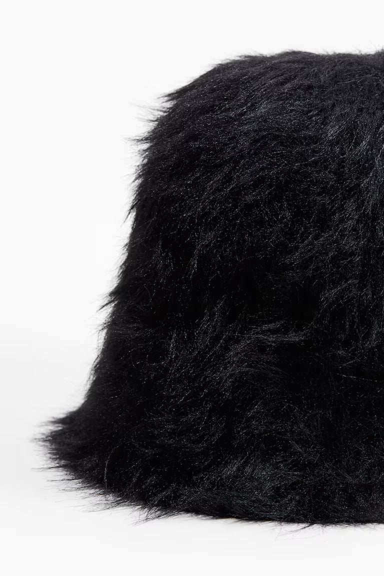 H&M FLUFFY-KNIT BUCKET HAT