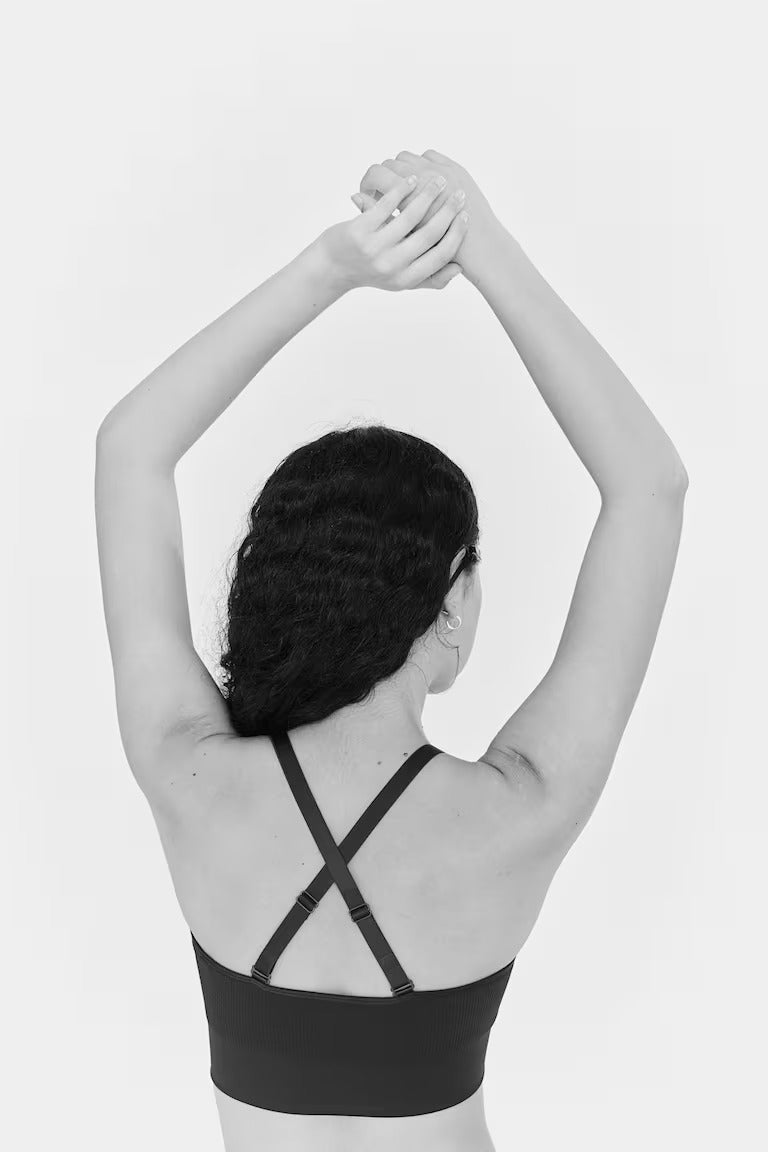 H&M SEAMLESS MEDIUM-SUPPORT SPORTS BRA WITH DRYMOVE™