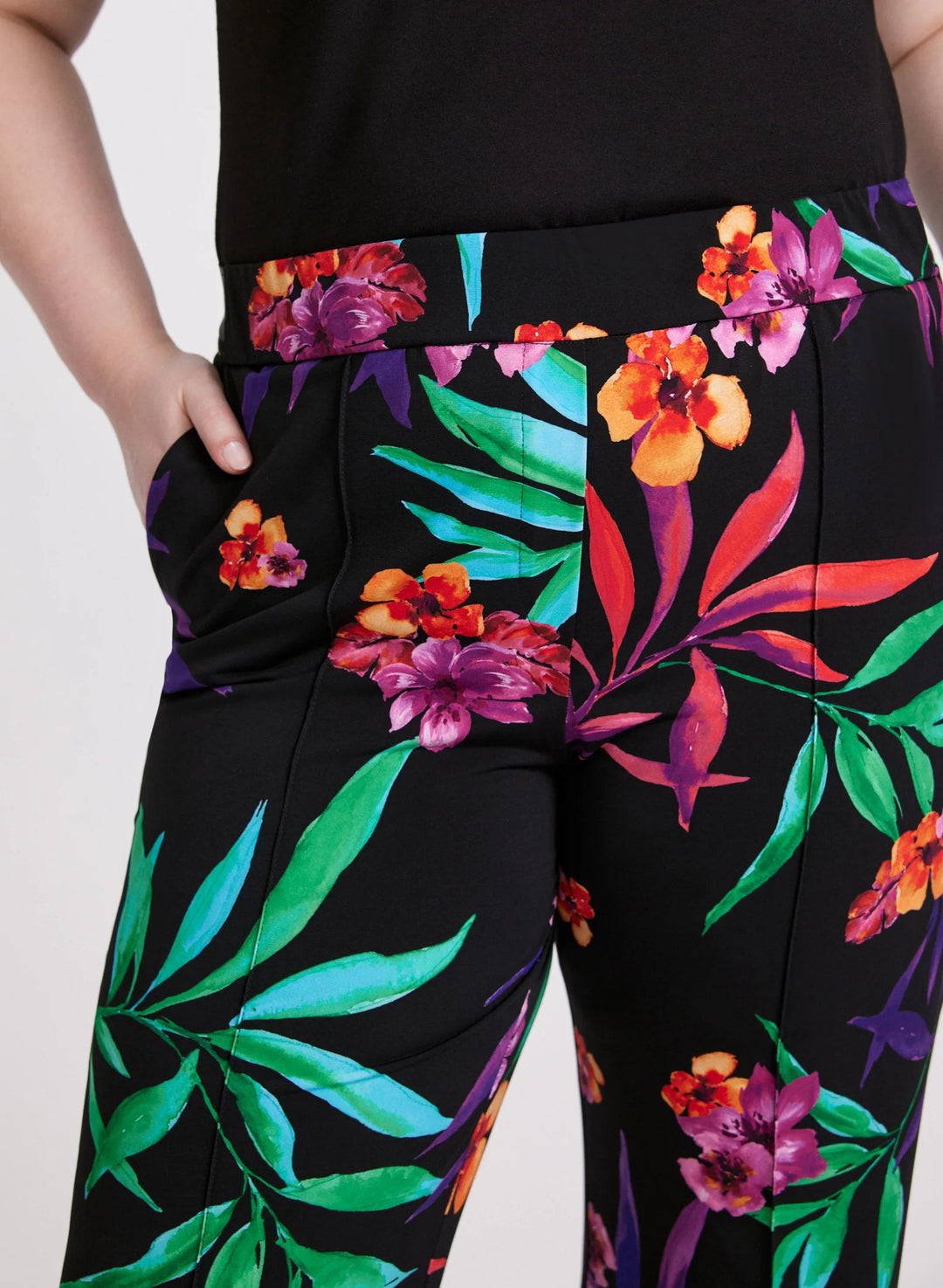 LAURA Joseph Ribkoff - Leaf Print Pants