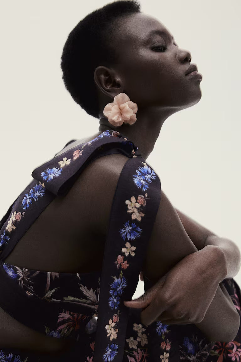 H&M FLOWER-SHAPED STUD EARRINGS