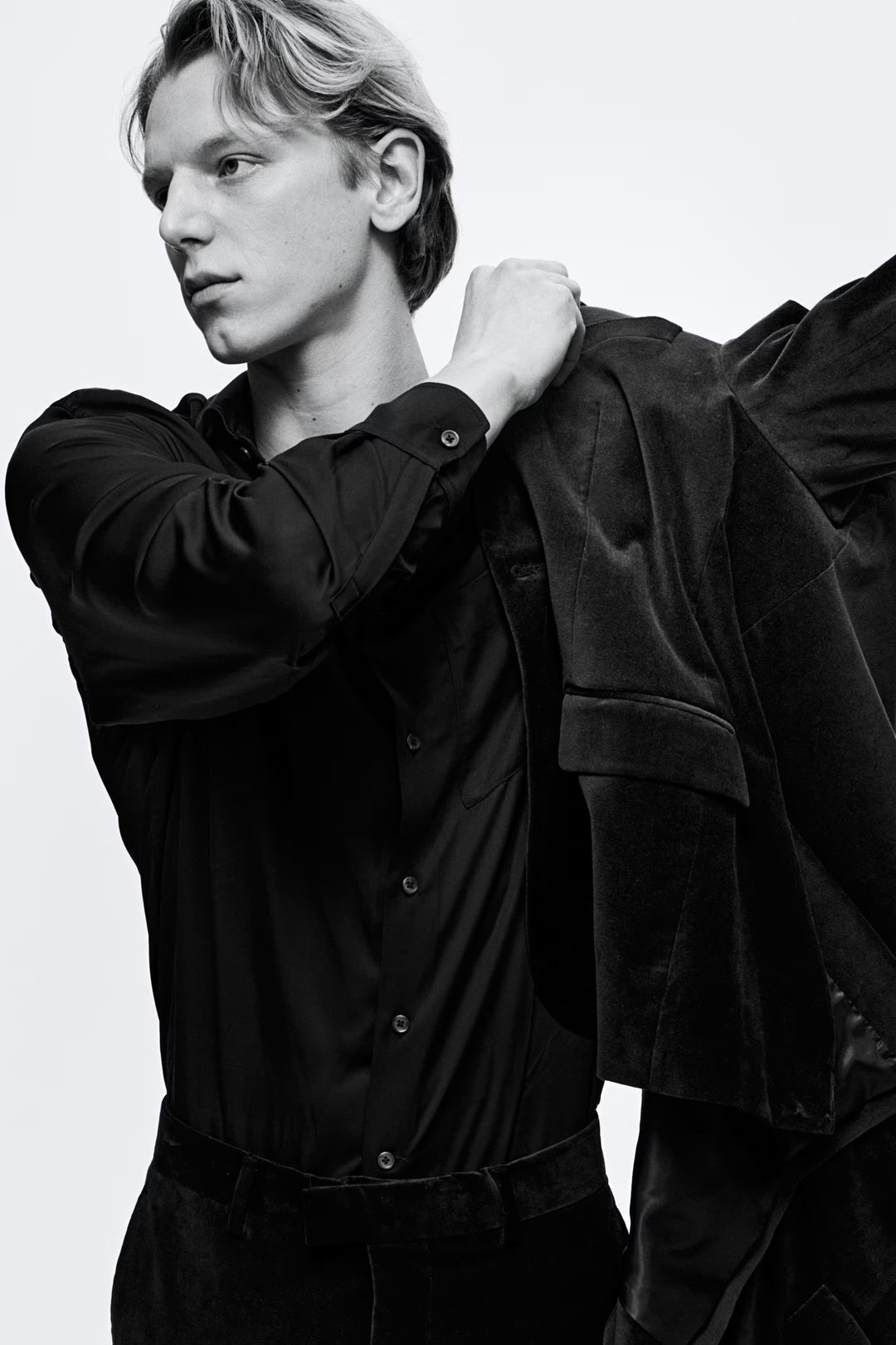 H&M Slim Fit Velvet Blazer