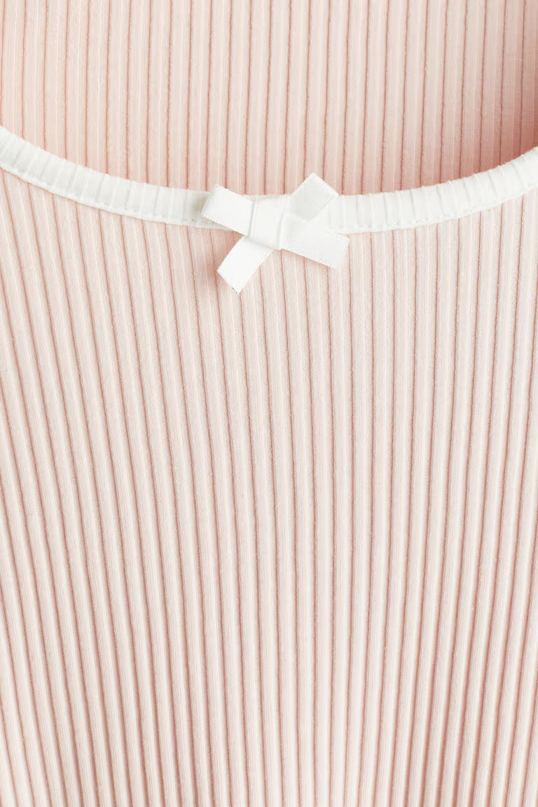H&M RIBBED TOP WITH OVERLOCKED TRIM