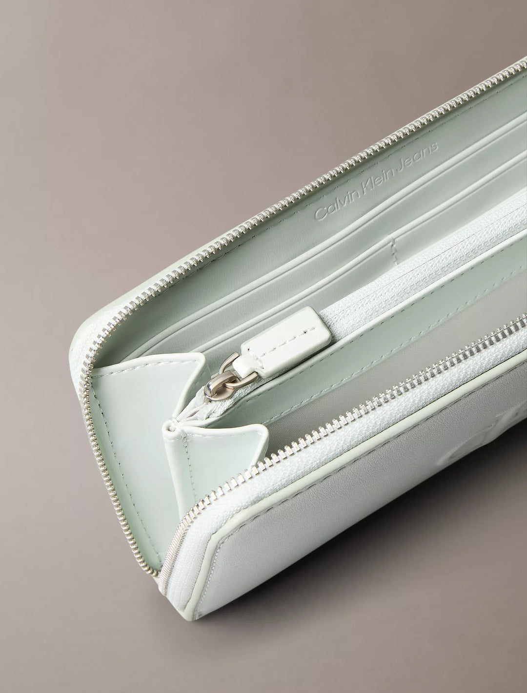 Calvin Klein Sculpted Impression Zip Wallet