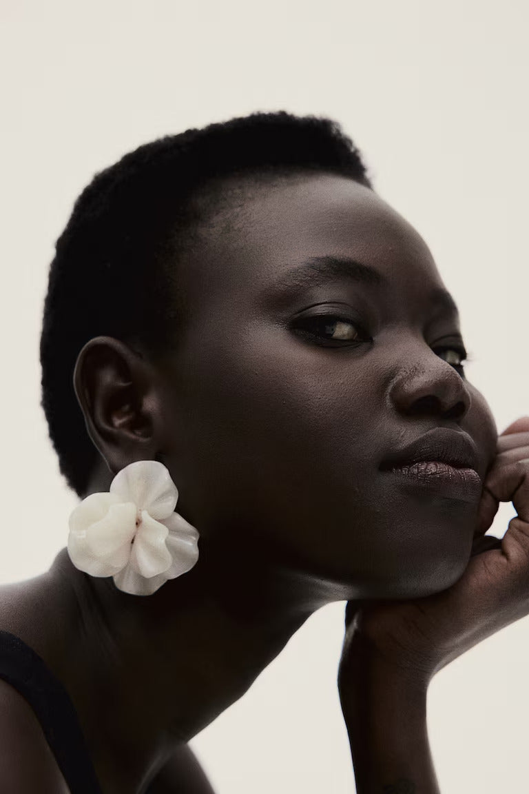H&M FLOWER-SHAPED STUD EARRINGS