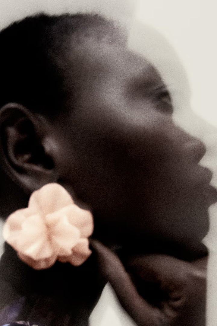 H&M FLOWER-SHAPED STUD EARRINGS