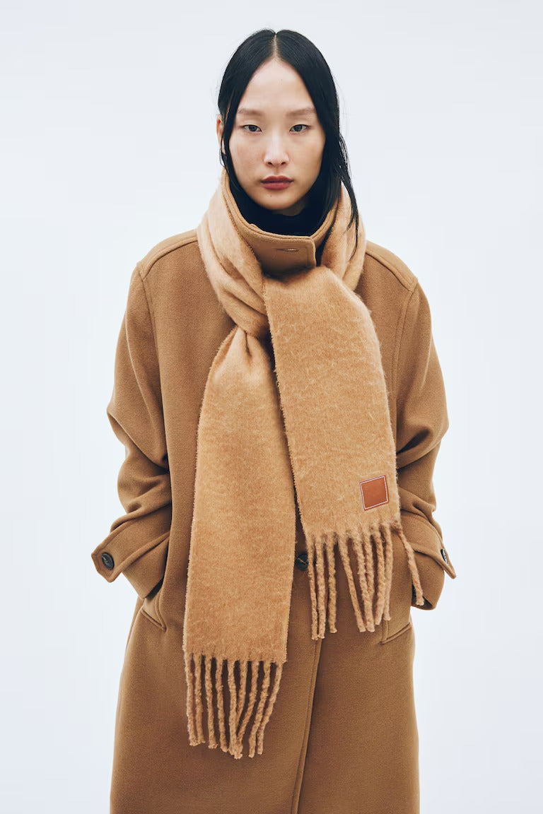 H&M FLUFFY SCARF