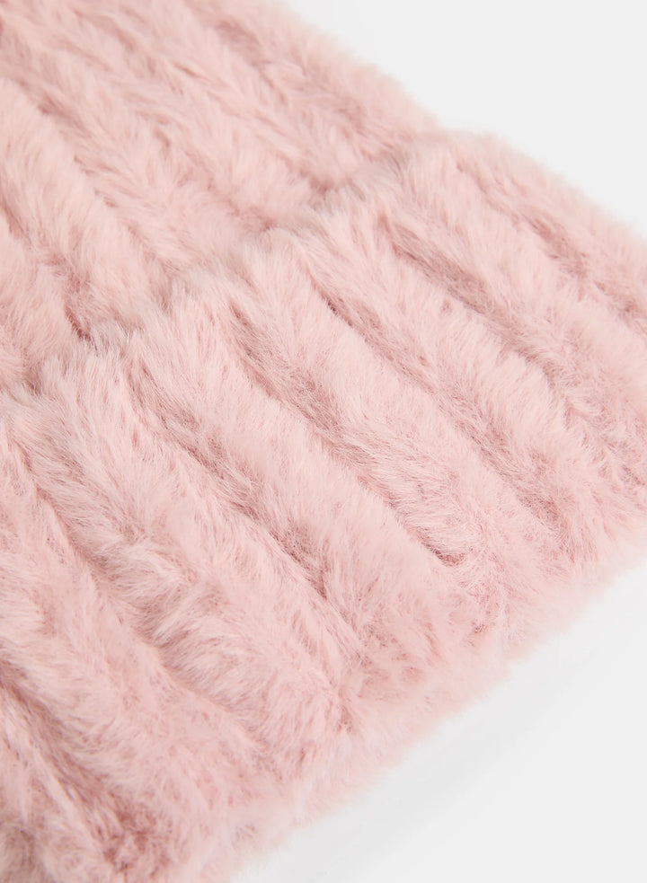Laura  Feather Yarn Tuque