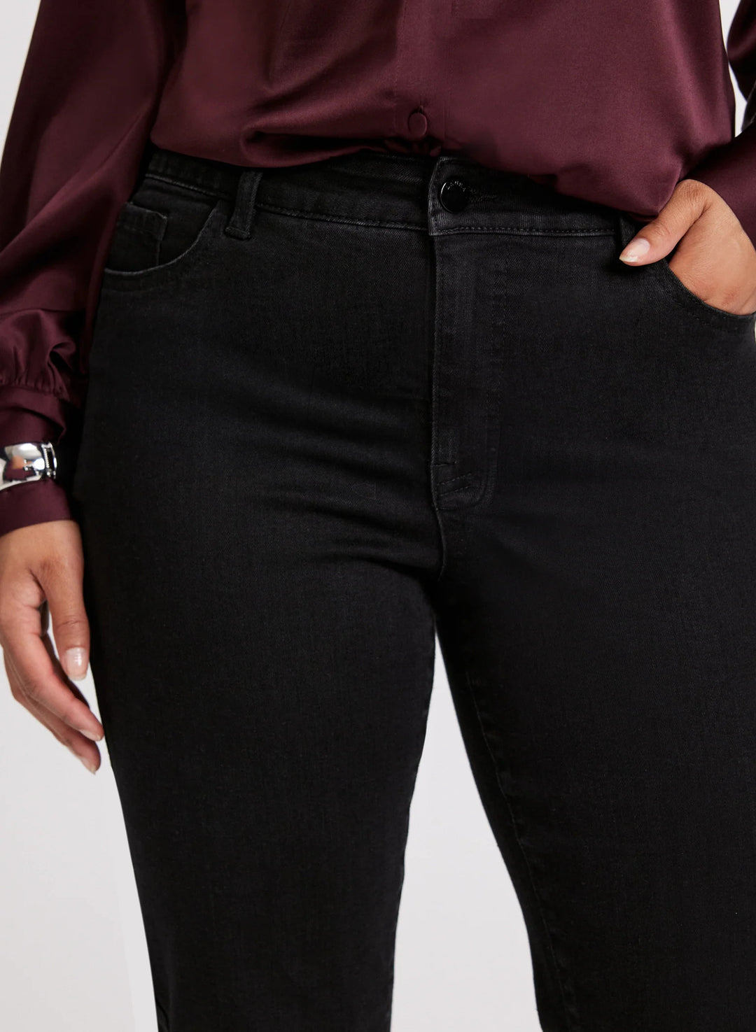 LAURA Straight Leg Jeans