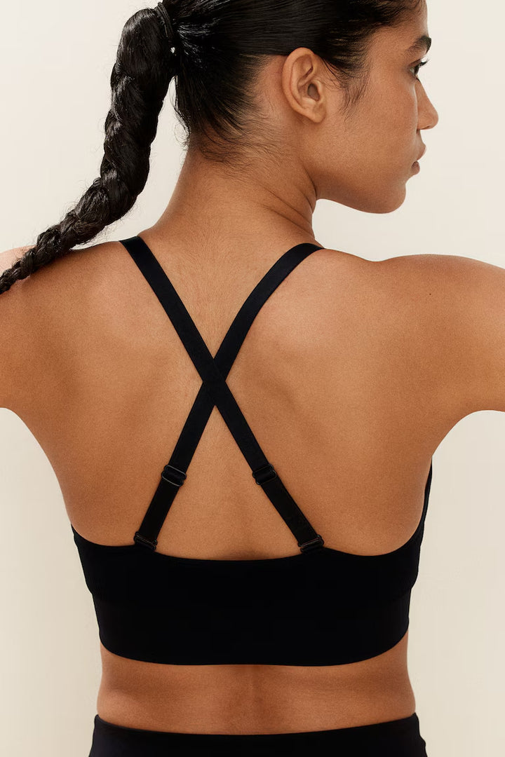 H&M SEAMLESS MEDIUM-SUPPORT SPORTS BRA WITH DRYMOVE™