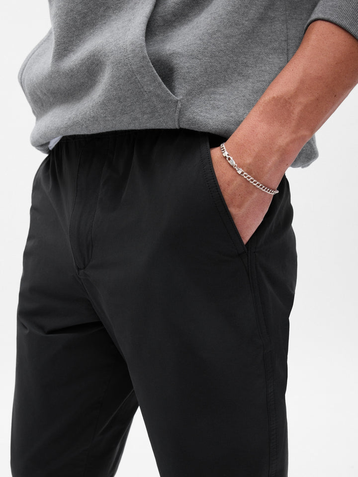 Gap E-Waist Modern Khakis in Straight Fit