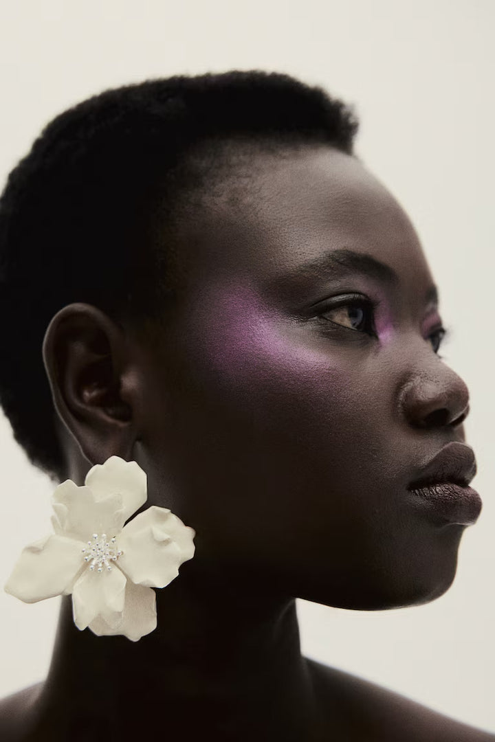 H&M FLOWER-SHAPED EARRINGS