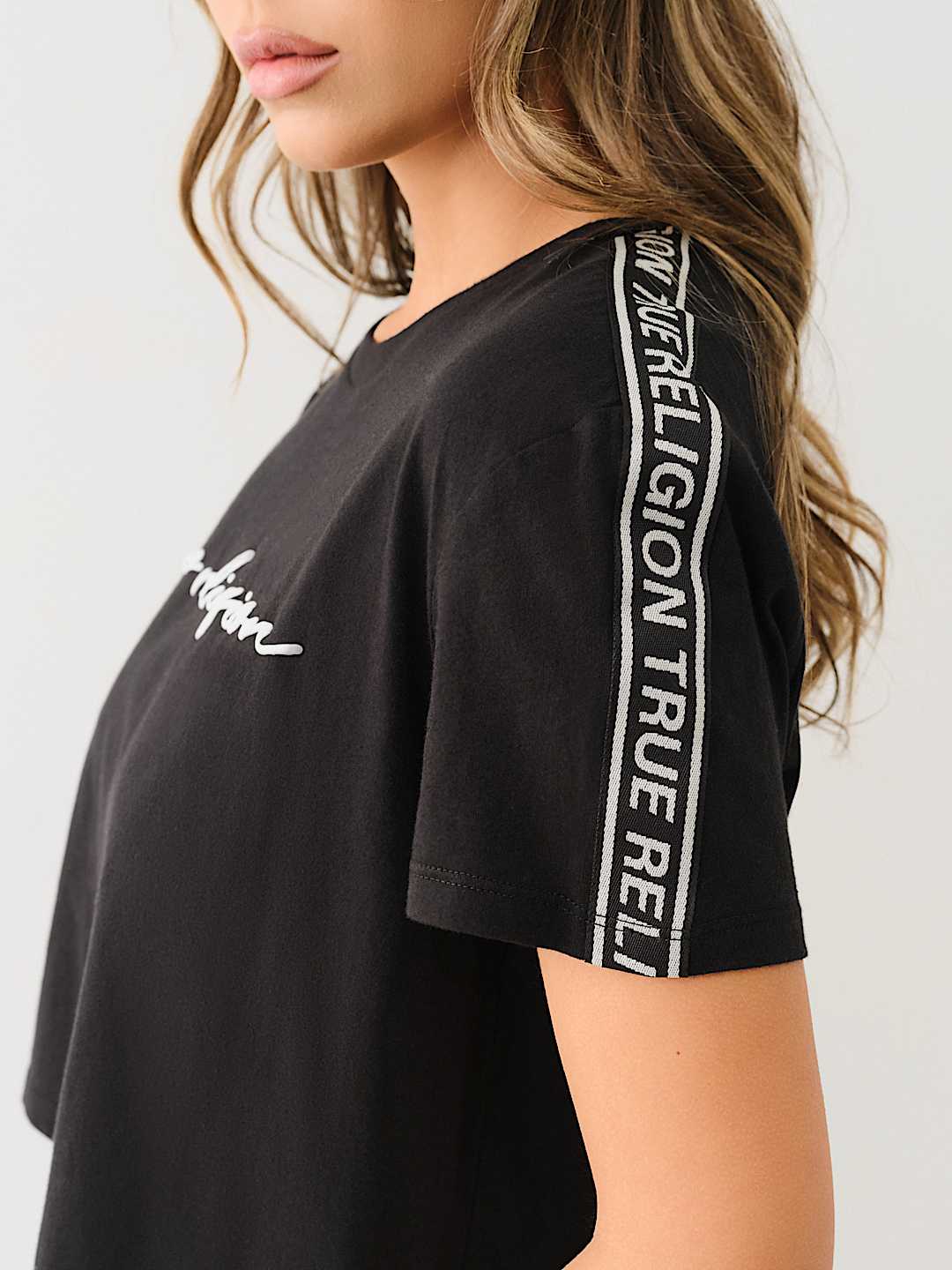 TRUE RELIGION NEW MARKDOWN LOGO TAPING BOXY BABY TEE