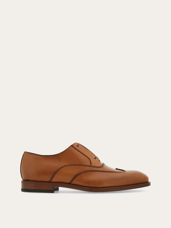 Ferragamo Oxford with wing-tips