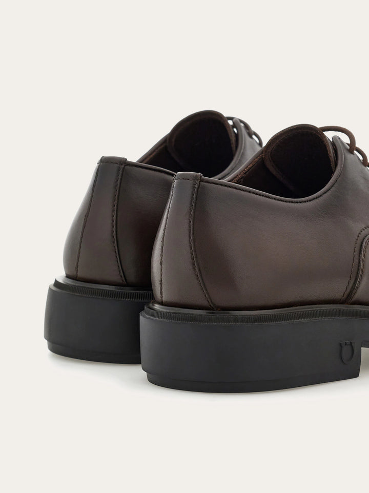 Ferragamo  Oxford with toe cap