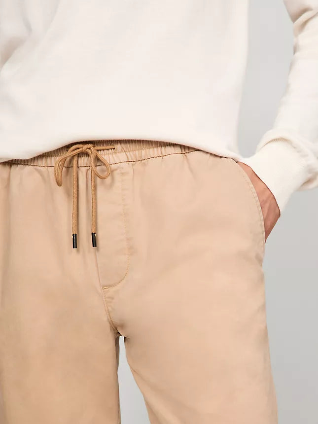 Tommy Hilfiger Garment-Dyed Relaxed Tapered Chino