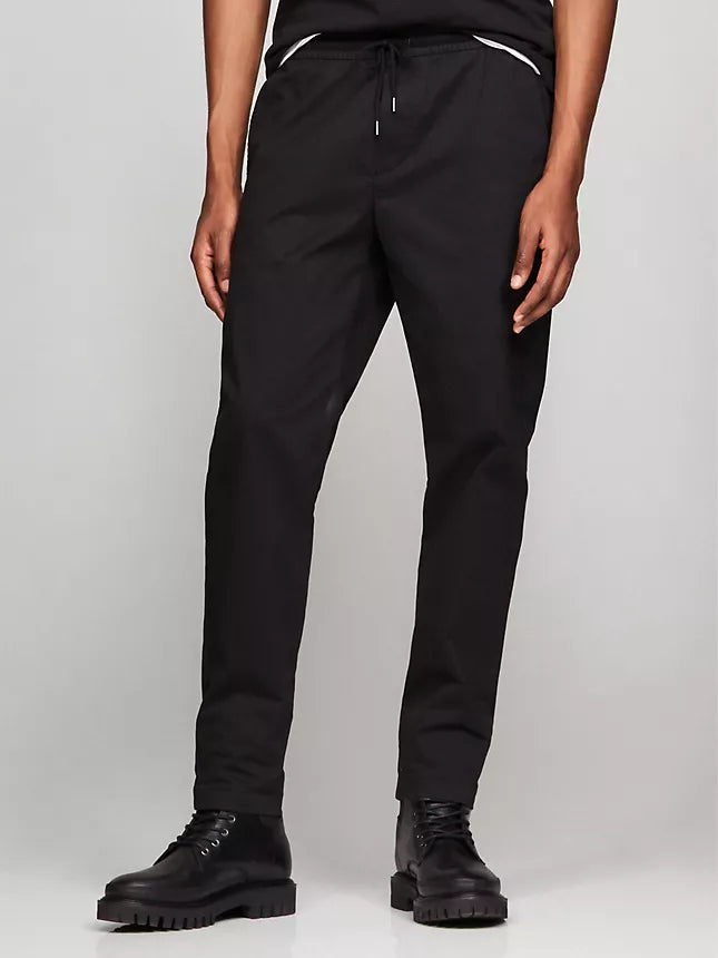 Tommy Hilfiger Garment-Dyed Relaxed Tapered Chino