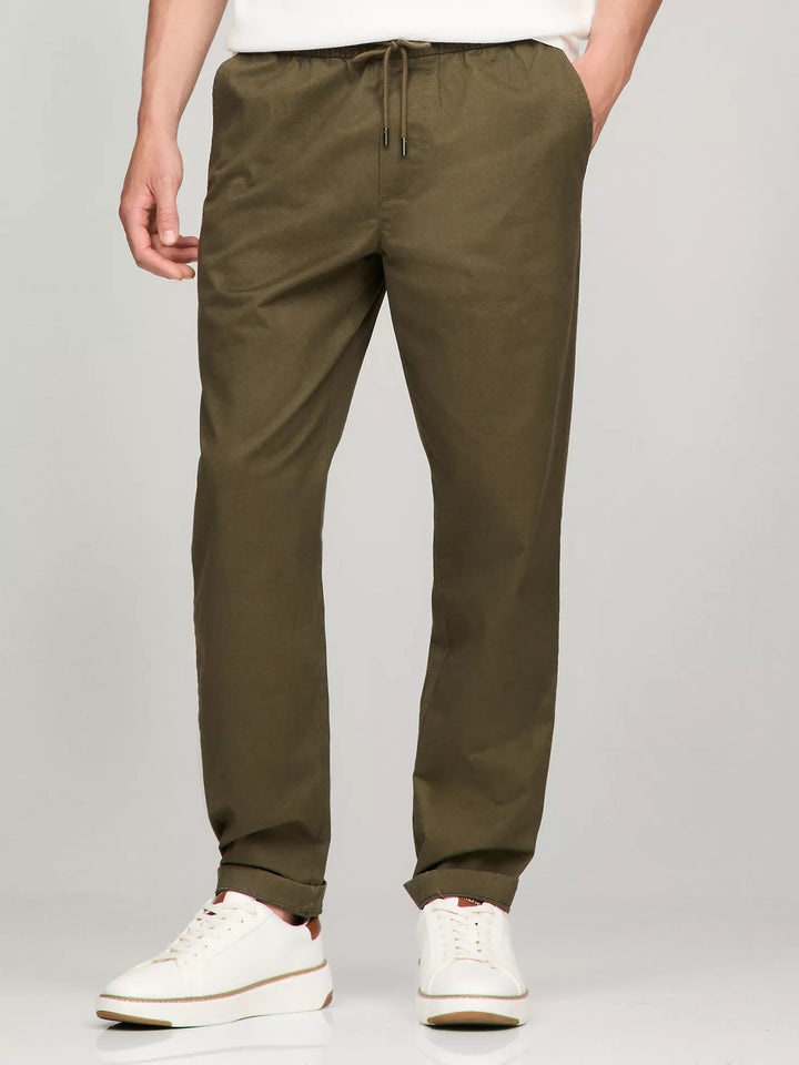 Tommy Hilfiger Garment-Dyed Relaxed Tapered Chino