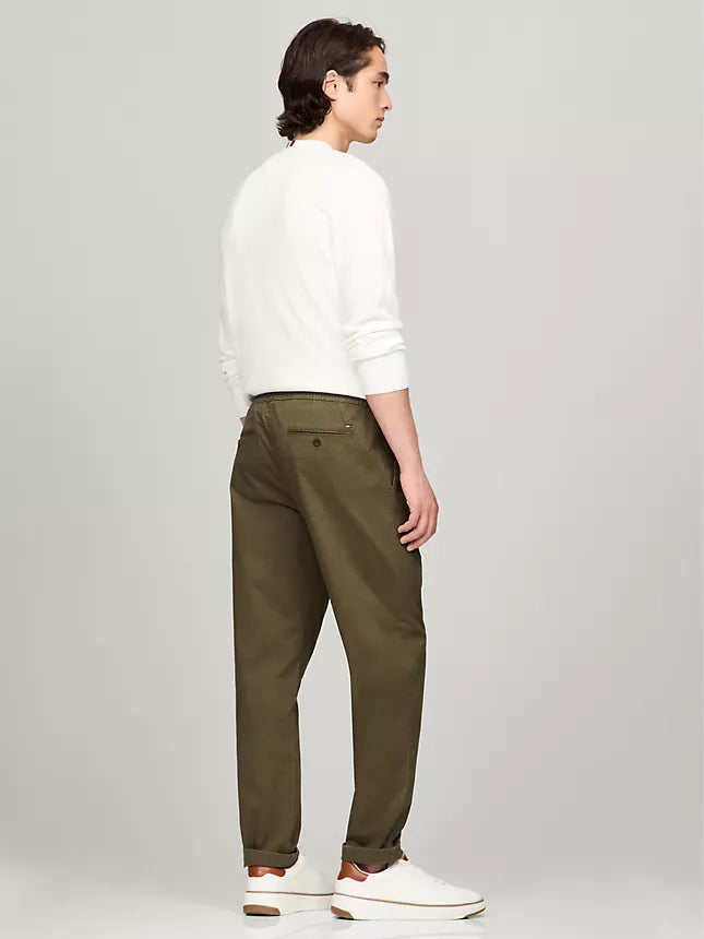 Tommy Hilfiger Garment-Dyed Relaxed Tapered Chino