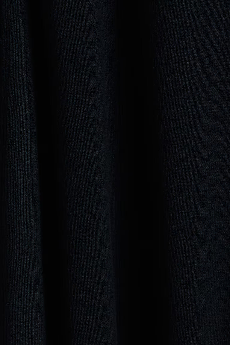 H&M FLARED FINE-KNIT SKIRT