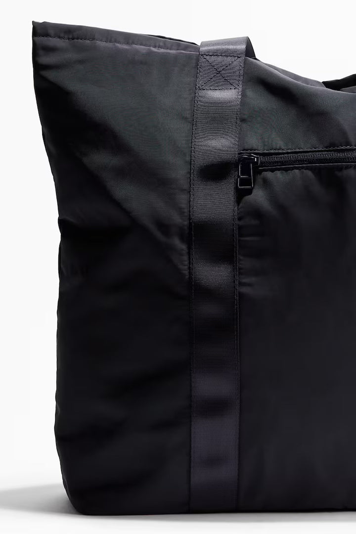H&M WATER-REPELLENT SPORTS BAG
