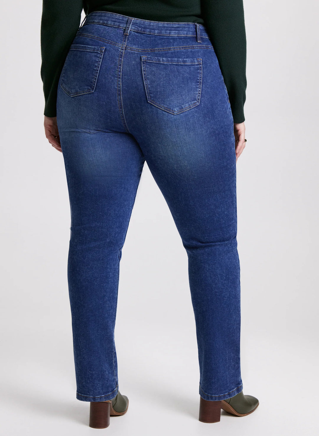 LAURA Straight Leg Jeans