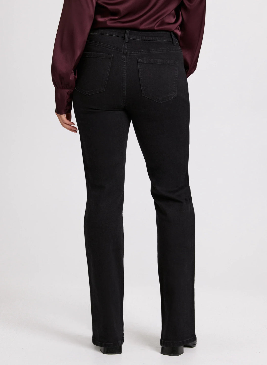 LAURA Straight Leg Jeans